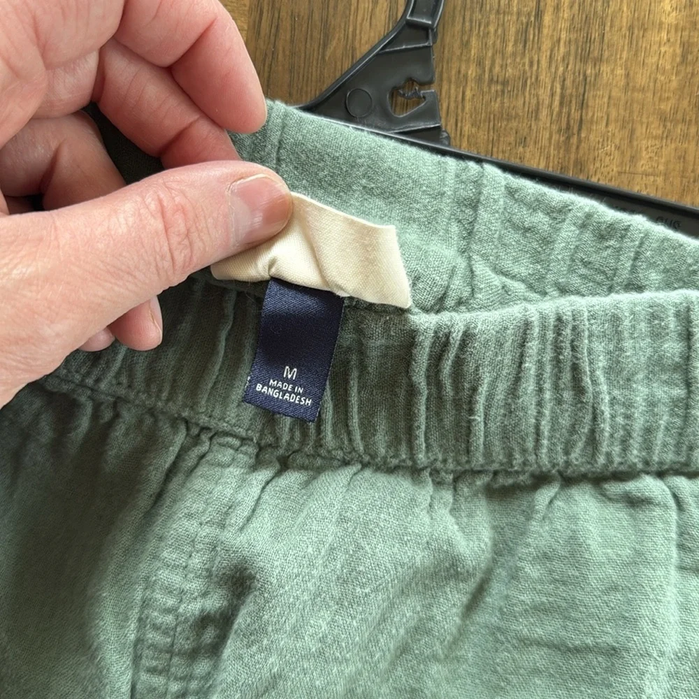 Universal Thread Sage Green cotton textured Shorts medium - Picture 3 of 6